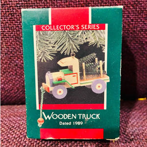 Vintage Hallmark collector series wooden truck 1989